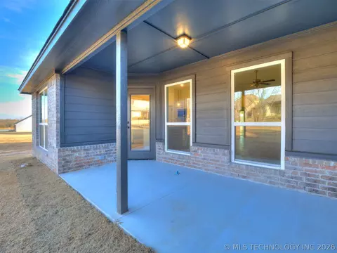 Exterior - 3205 E 147th Pl S, Bixby, OK 74008 photo 4 of 5