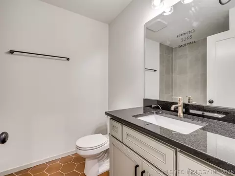 Bath - 3205 E 147th Pl S, Bixby, OK 74008 photo 7 of 9