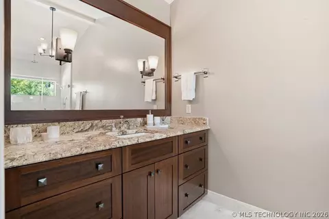 Bath - 2829 E 34th St, Tulsa, OK 74105 photo 4 of 7
