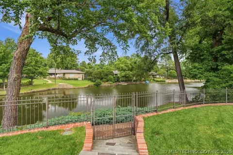 View/Area - 2829 E 34th St, Tulsa, OK 74105 photo 1 of 3