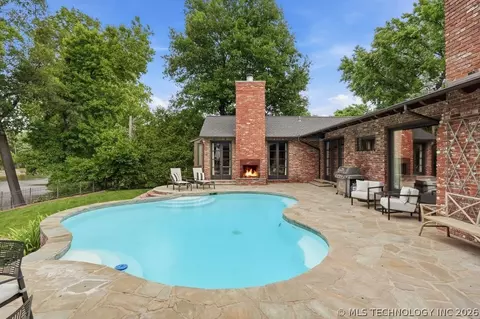 Exterior - 2829 E 34th St, Tulsa, OK 74105 photo 5 of 11