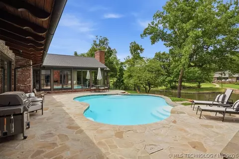 Exterior - 2829 E 34th St, Tulsa, OK 74105 photo 6 of 11