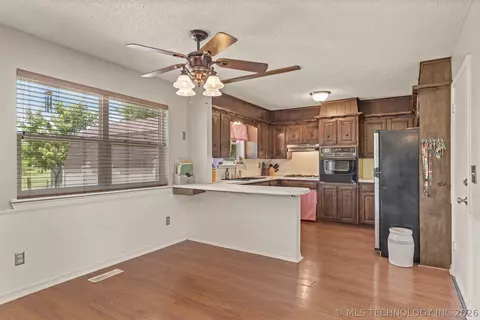 Kitchen - 12002 E 39th St, Tulsa, OK 74146 photo 1 of 4