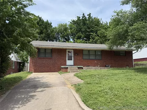 900 Yale Dr, Bartlesville, OK 74006
