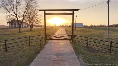 139172 State Highway 82, Tahlequah, OK 74464