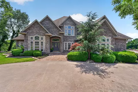 412 W Sunset Ct, Catoosa, OK 74015