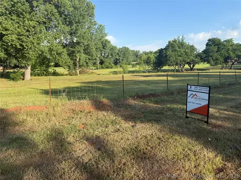 Rockwell Avenue S, Blanchard, OK 73010