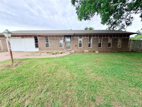 14515 Mockingbird Ln, Sand Springs, OK 74063