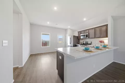 Kitchen - 29321 E 80th St S, Broken Arrow, OK 74014 photo 1 of 2