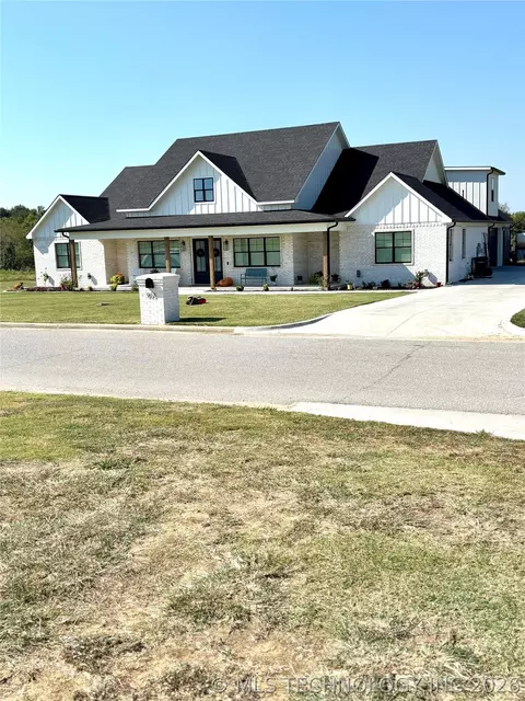 913 Prairie View Rd S, Ardmore, OK 73401