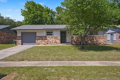 711 W 27th St, Sand Springs, OK 74063