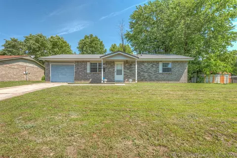 28637 E 137th St, Coweta, OK 74429