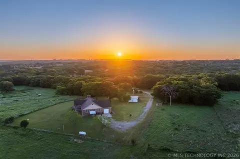 24751 S 200 Rd, Henryetta, OK 74437