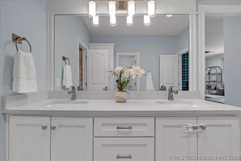 Bath - 7419 E 109th St, Tulsa, OK 74133 photo 8 of 9