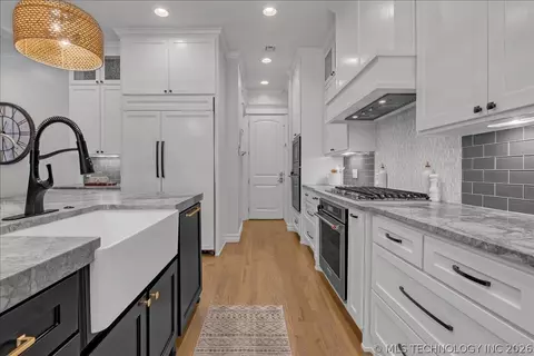 Kitchen - 7419 E 109th St, Tulsa, OK 74133 photo 3 of 6