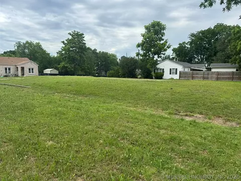 301 E Jackson Ave, Mcalester, OK 74501 photo 2