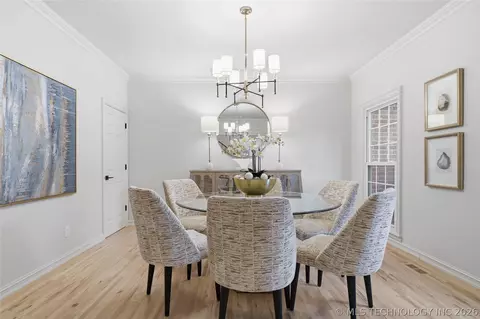 Dining - 3110 E 44th Pl, Tulsa, OK 74105 photo 2 of 5