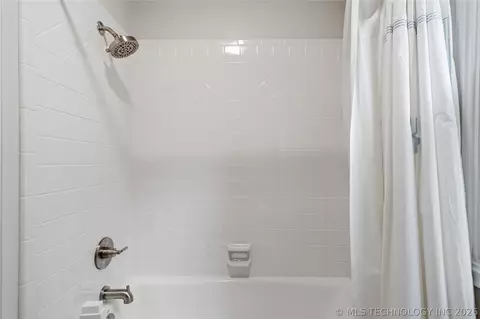 Bath - 3110 E 44th Pl, Tulsa, OK 74105 photo 8 of 9