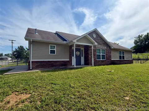 134 E 2nd St, Drumright, OK 74030