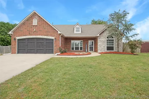 2602 SW Wolf Run Dr, Claremore, OK 74019