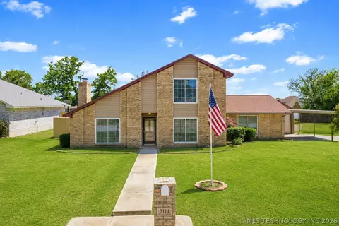 2114 Oakglen Dr, Ardmore, OK 73401