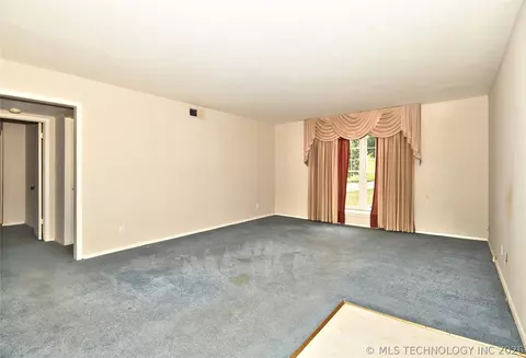 Living - 4440 E 68th Street 485, Tulsa, OK 74136 photo 1 of 3