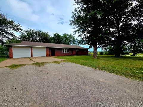 402 S Hickory Dr, Copan, OK 74022