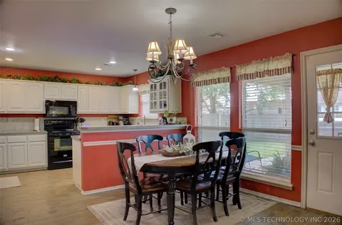 1102 E 146th Pl S, Glenpool, OK 74033 photo 8