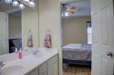 1102 E 146th Pl S, Glenpool, OK 74033 photo 25