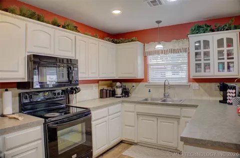 1102 E 146th Pl S, Glenpool, OK 74033 photo 14