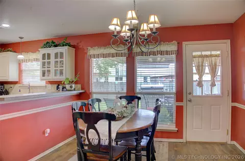 1102 E 146th Pl S, Glenpool, OK 74033 photo 9
