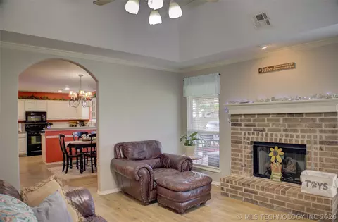 1102 E 146th Pl S, Glenpool, OK 74033 photo 7
