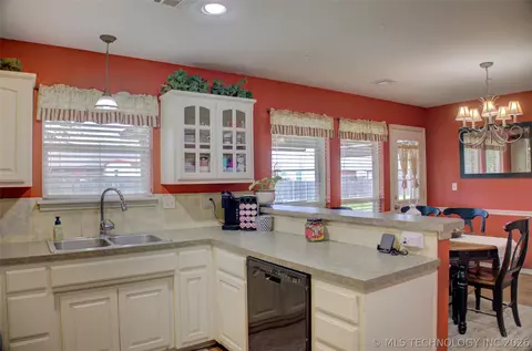 1102 E 146th Pl S, Glenpool, OK 74033 photo 15
