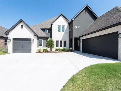 8729 S Phoenix Pl W, Tulsa, OK 74132