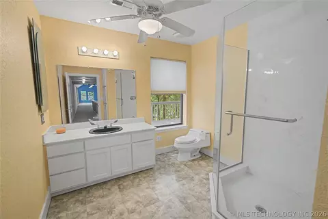 Bath - 116568 S 4268 Rd, Checotah, OK 74426 photo 4 of 8