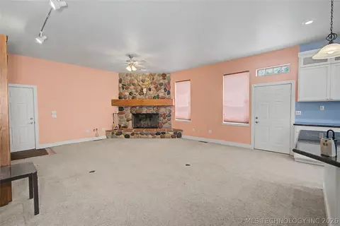 Living - 116568 S 4268 Rd, Checotah, OK 74426 photo 2 of 3