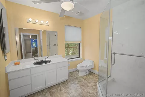 Bath - 116568 S 4268 Rd, Checotah, OK 74426 photo 3 of 8