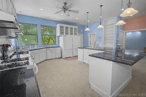 Kitchen - 116568 S 4268 Rd, Checotah, OK 74426 photo 5 of 5