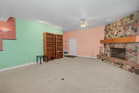 Living - 116568 S 4268 Rd, Checotah, OK 74426 photo 3 of 3
