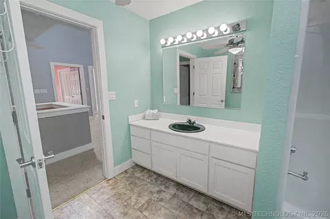 Bath - 116568 S 4268 Rd, Checotah, OK 74426 photo 8 of 8