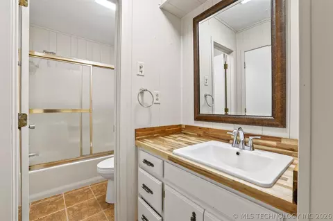 Bath - 2754 Willafa Woods, Cartwright, OK 74731 photo 1 of 2