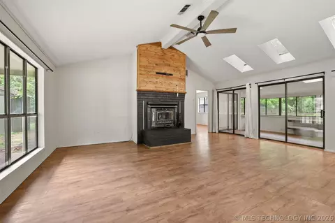 Living - 2754 Willafa Woods, Cartwright, OK 74731 photo 2 of 3