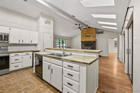 Kitchen - 2754 Willafa Woods, Cartwright, OK 74731 photo 1 of 4