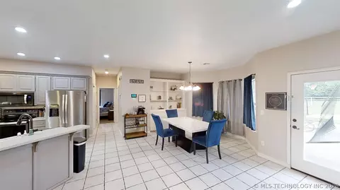 Dining - 9488 Refinery Rd, Ardmore, OK 73401 photo 1 of 2