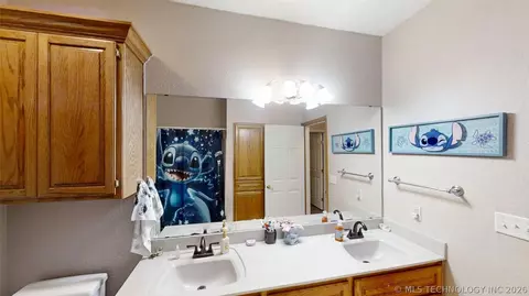 Bath - 9488 Refinery Rd, Ardmore, OK 73401 photo 4 of 5