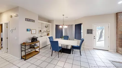 Dining - 9488 Refinery Rd, Ardmore, OK 73401 photo 2 of 2