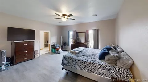 Bedroom - 9488 Refinery Rd, Ardmore, OK 73401 photo 3 of 3