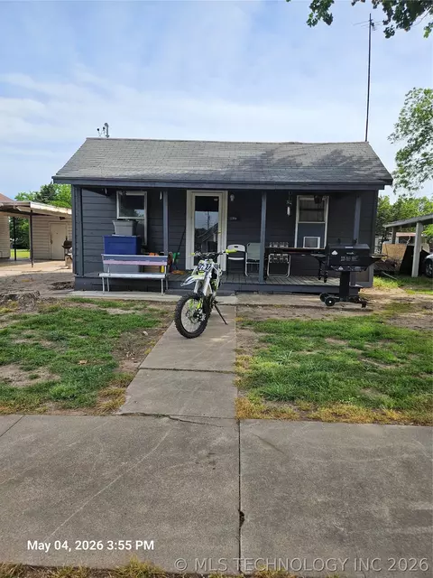 719 E 2nd St, Cushing, OK 74023