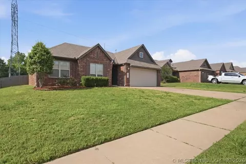 2321 W Quinton St, Broken Arrow, OK 74011