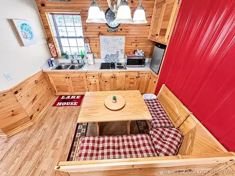 Kitchen - 114537 Spring Crk, Eufaula, OK 74432 photo 4 of 4